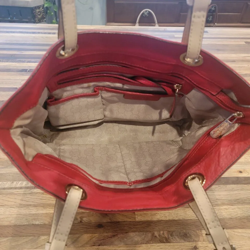 Michael Kors Bedford Tote in Red Pebbled Leather